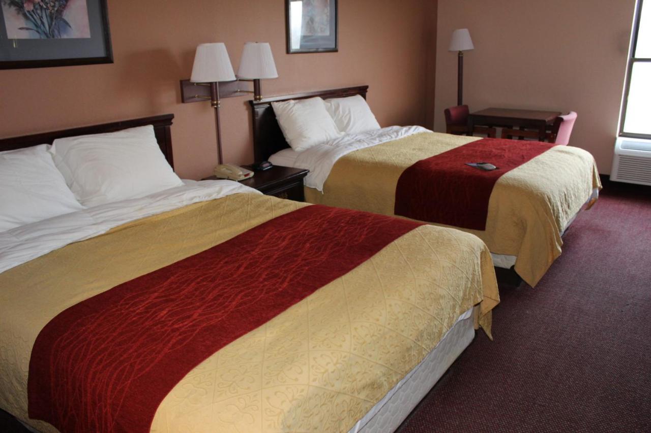 Super 8 By Wyndham Chenoa Hotel Bagian luar foto